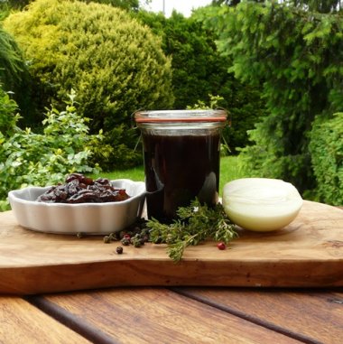 Cibule s balsamicem a pepřem čtyř barev